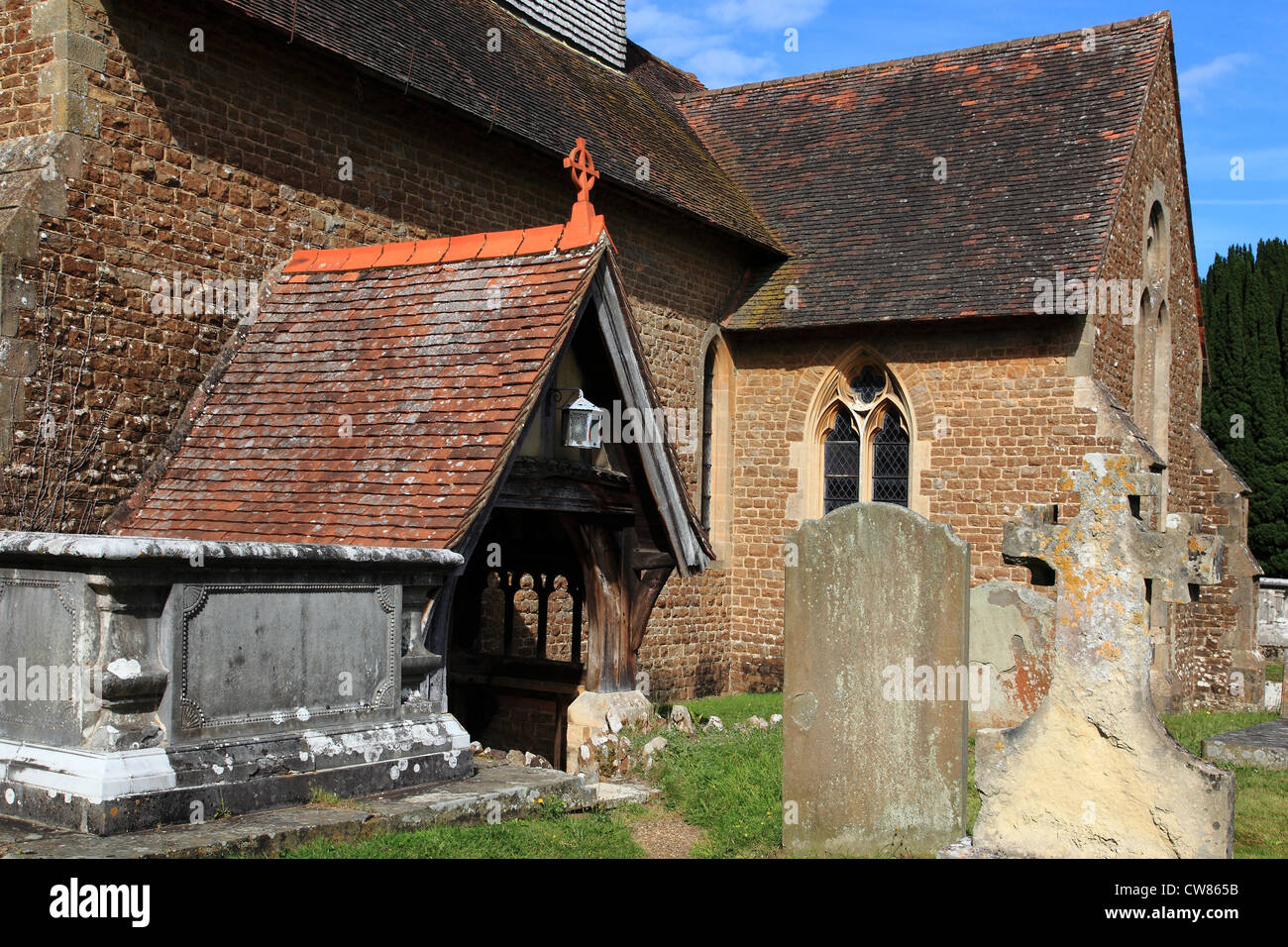 St. Michale und alle Engel Kirche Entrancer in Thursley, Surrey Hills, Surrey, England Stockfoto