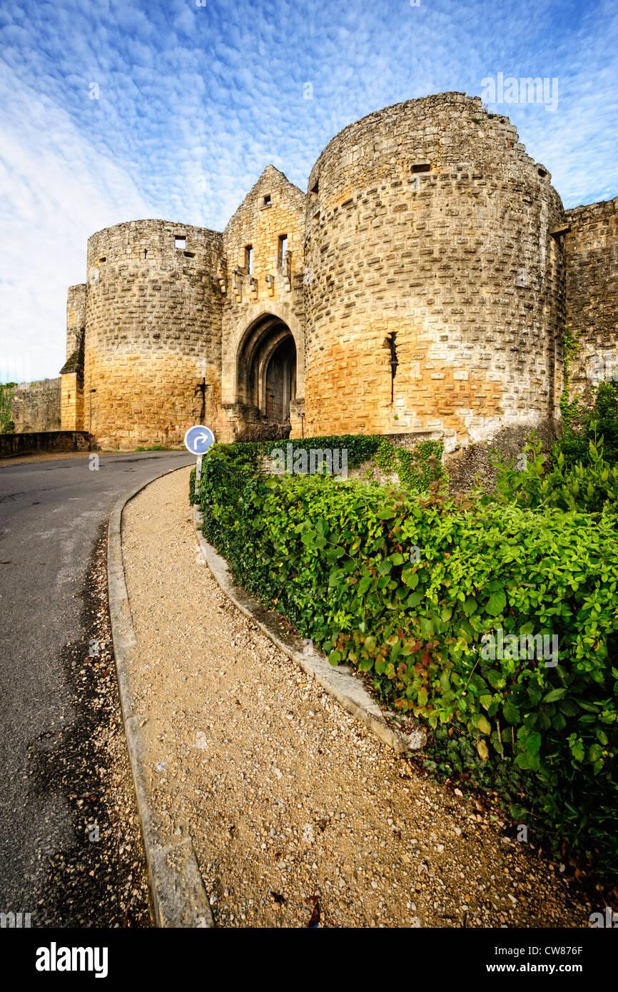 Porte des Tours, das alte Stadttor, Domme, Dordogne, Aquitaine, Frankreich Stockfoto