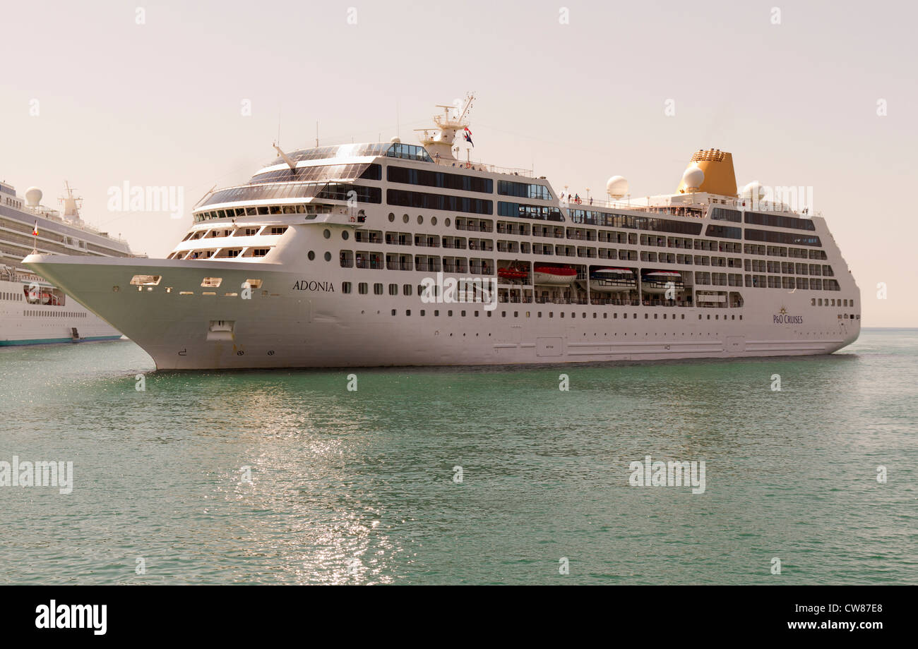 Große Kreuzfahrtschiffe im Hafen von Málaga Spanien Stockfoto