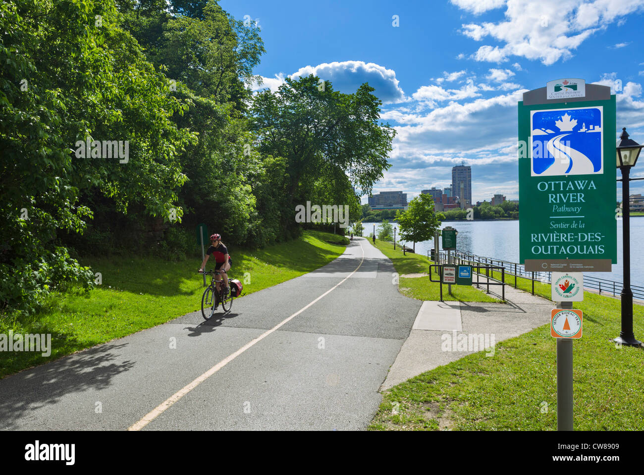 Radfahrer auf dem Ottawa River Weg, Ottawa, Ontario, Kanada Stockfoto