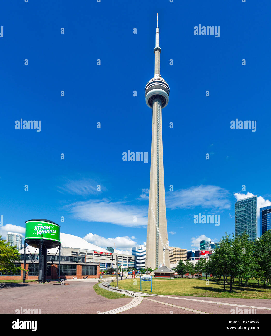 Der CN Tower von Roundhouse Park, Toronto, Ontario, Kanada Stockfoto