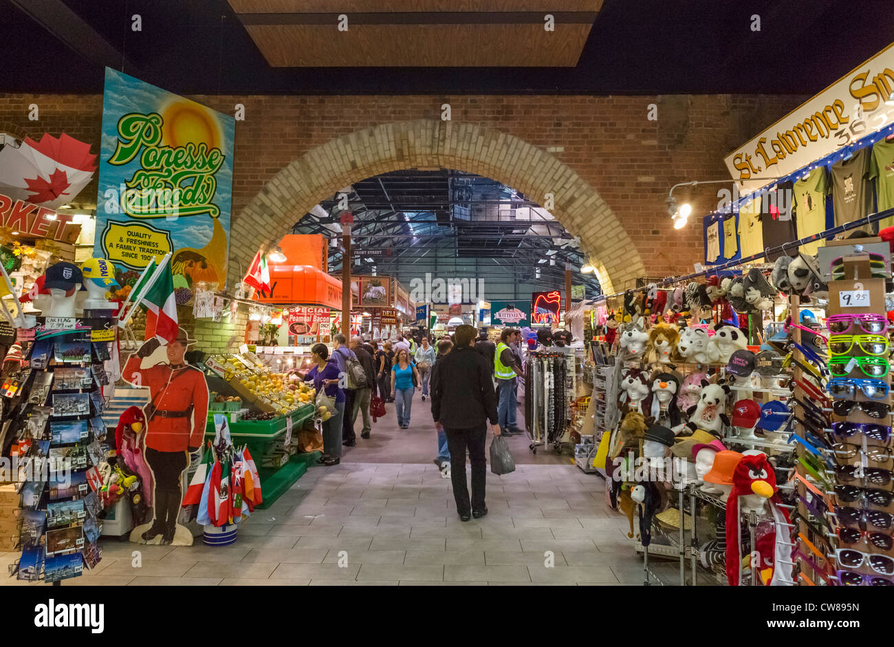 Innenraum der St. Lawrence Market, Toronto, Ontario, Kanada Stockfoto