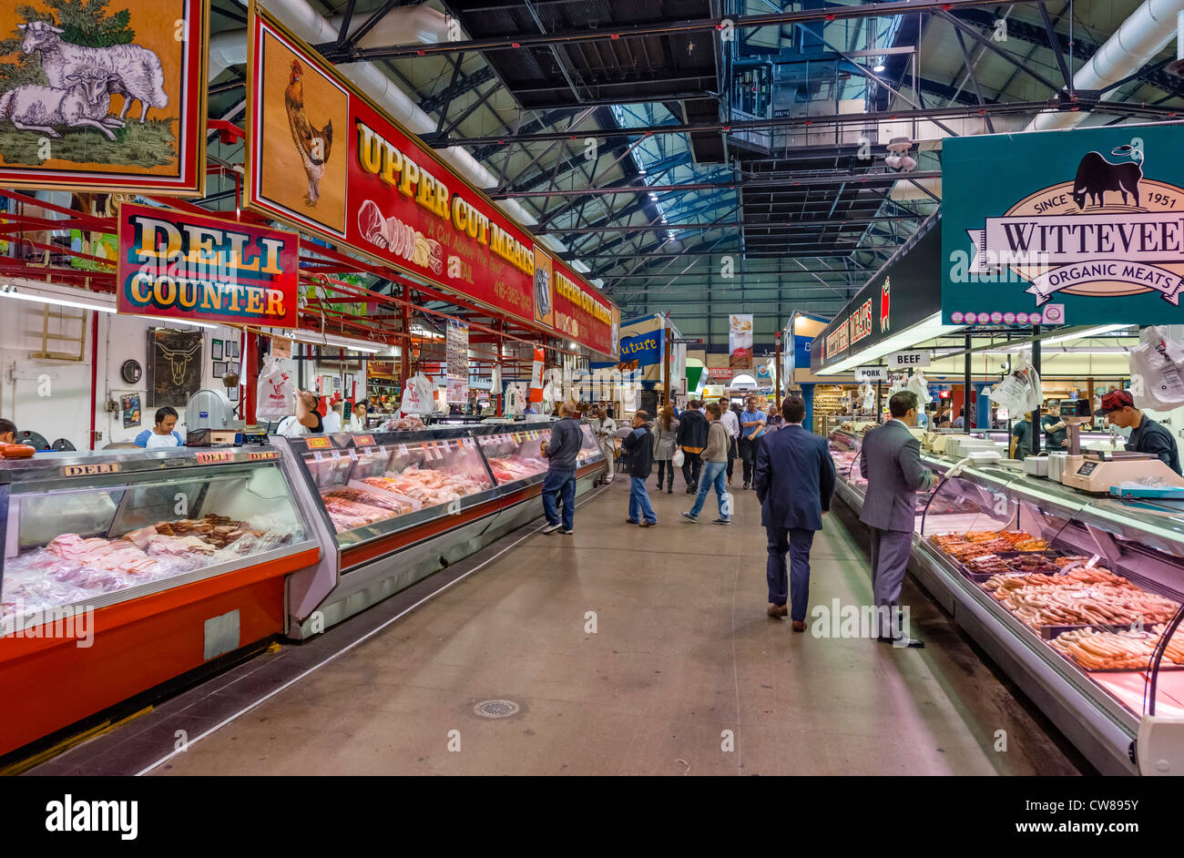 Stände mit frischem Fleisch in St. Lawrence Market, Toronto, Ontario, Kanada Stockfoto