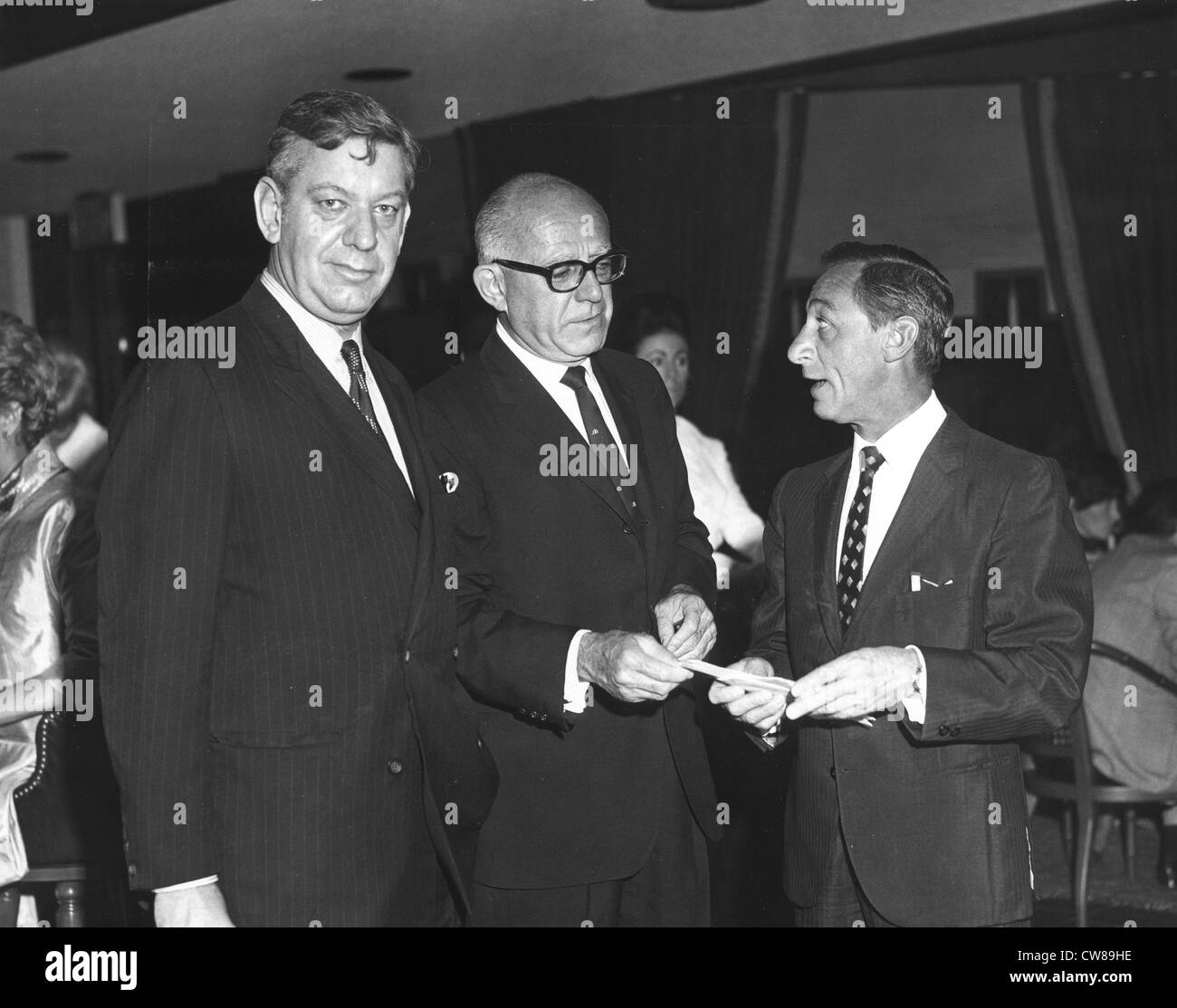 Whitney Turm, Sonny Werblin und Eddie Arcaro, Jockey Club, Miami, Florida, 1968 Stockfoto