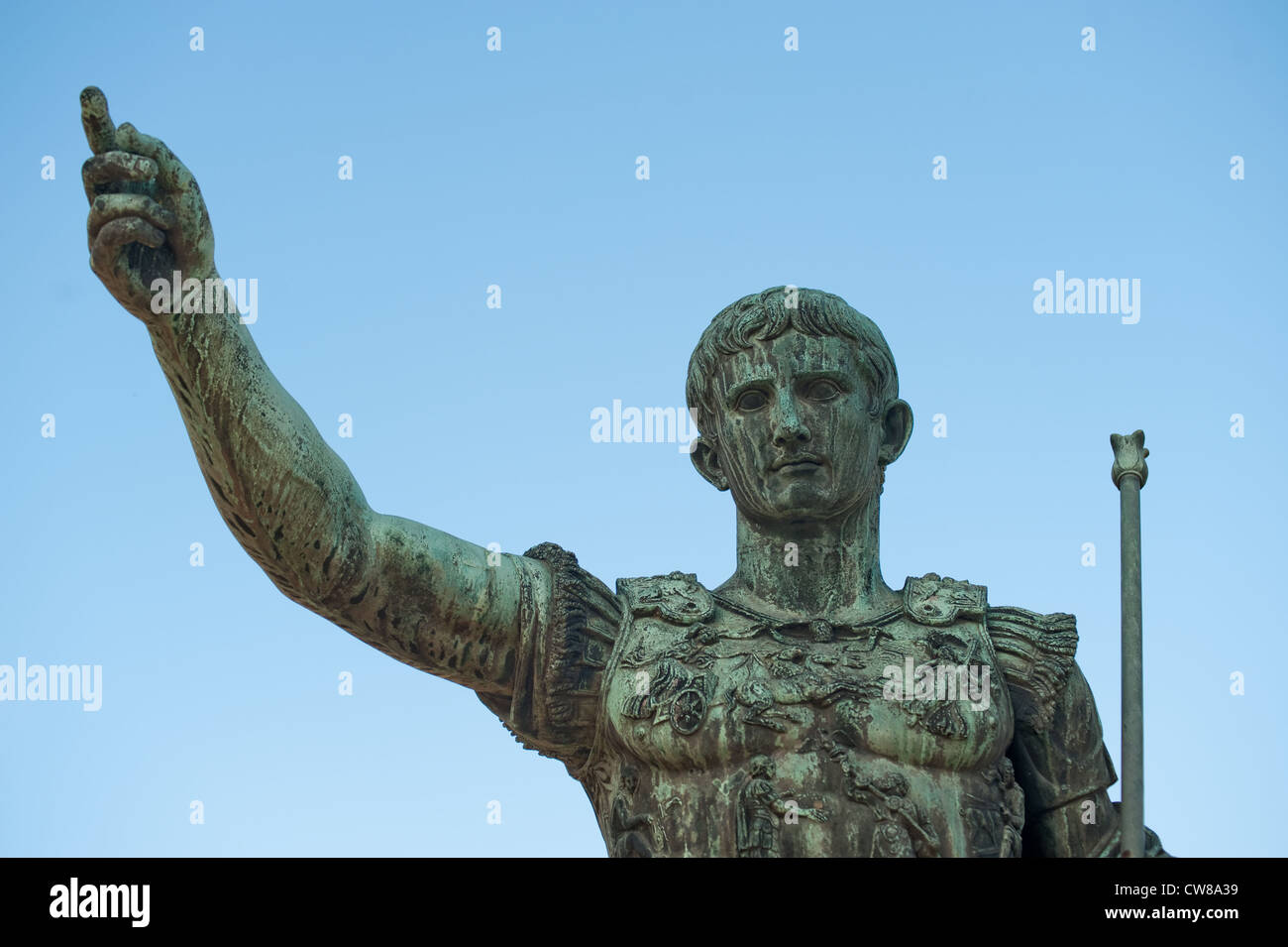 Ein Scupture von Ceasar entlang der Vei dei Fori Imperiali in Rom, Italien. Stockfoto