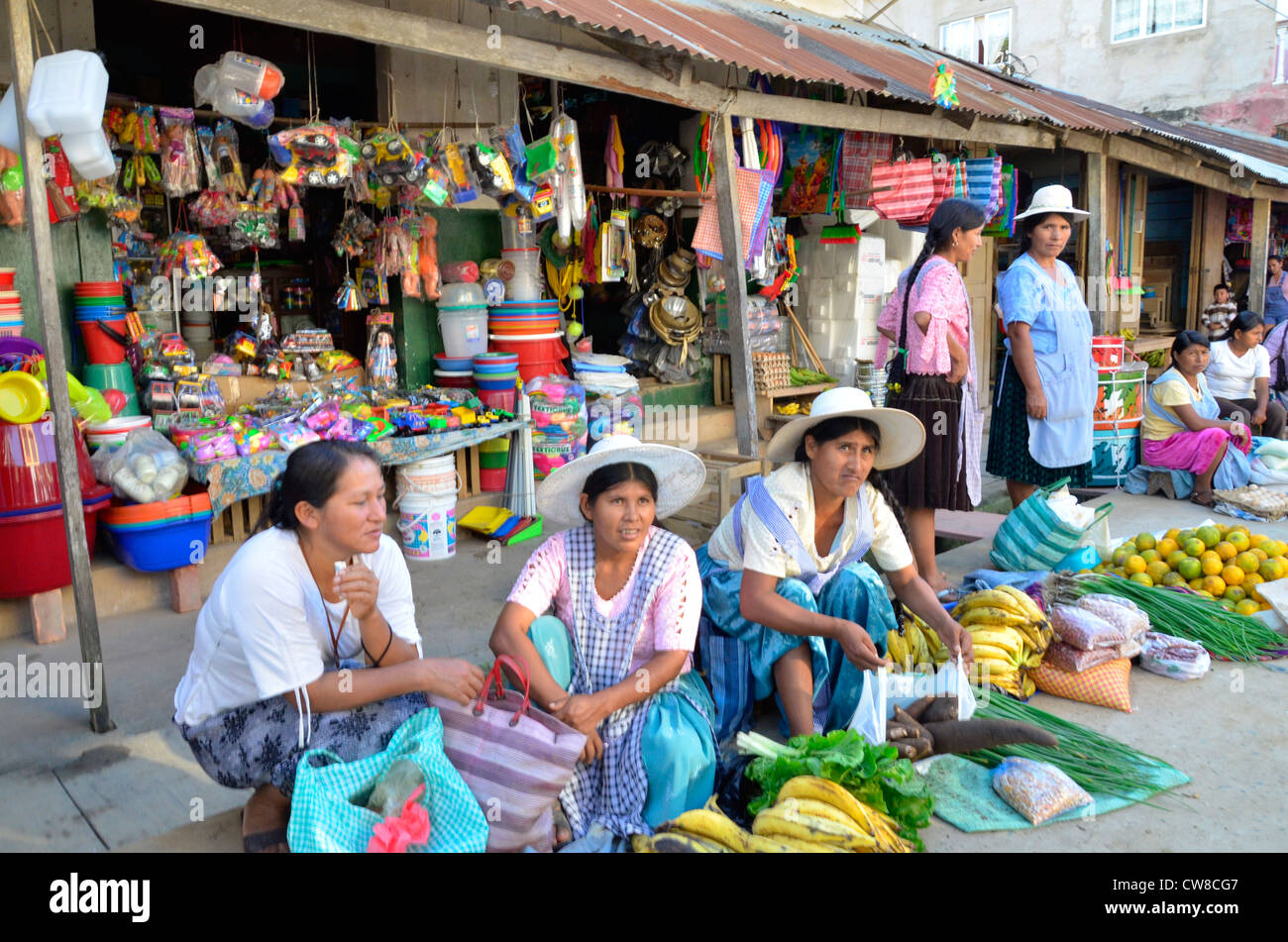 Rurrenabaque, Beni Flusses, Bolivien. Sonntagmorgen Straßenmarkt Stockfoto