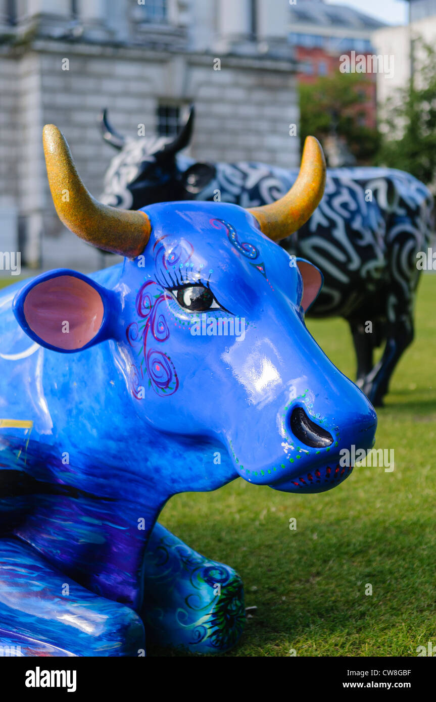 Cow Parade, die weltweit größte Kunst im öffentlichen Raum-Ausstellung kommt nach Belfast. Stockfoto