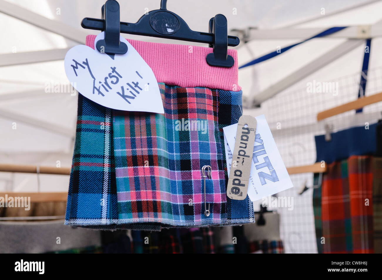 Des Kindes Kilt mit Schild "meine ersten Kilt" Stockfoto