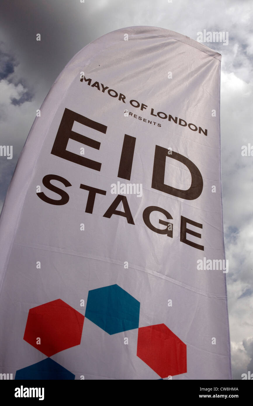 Zeigen Sie Zeichen für die Eid-Bühne auf dem Mela-Festival London präsentiert durch den Bürgermeister von London an Stockfoto