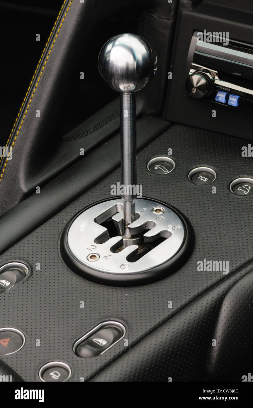 Geschlossene Getriebe Schalthebel auf einem Lamborghini Murcielago  Stockfotografie - Alamy