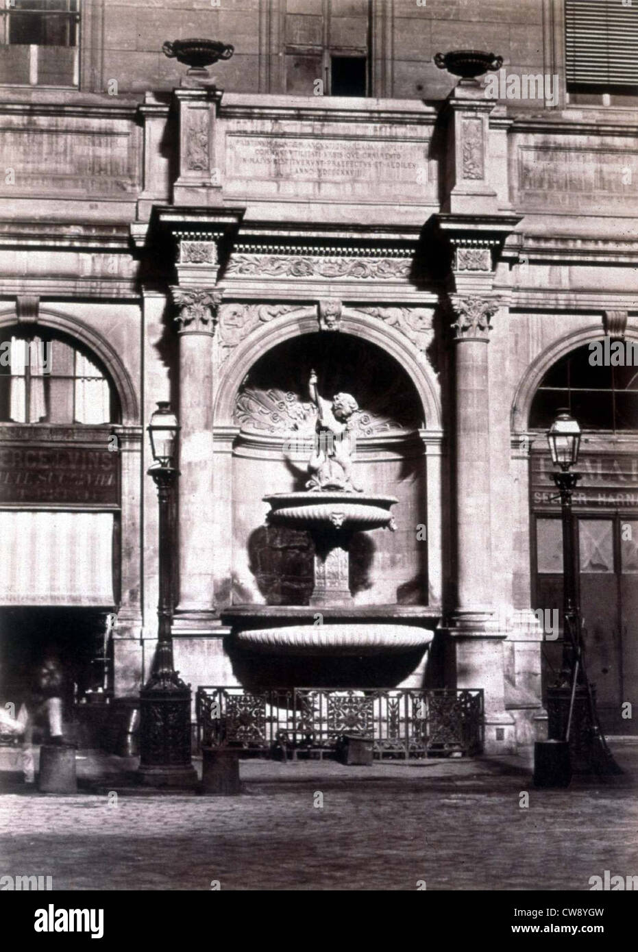 Baldus Paris St. Honoré Brunnen Frau sitzend auf lion Stockfoto