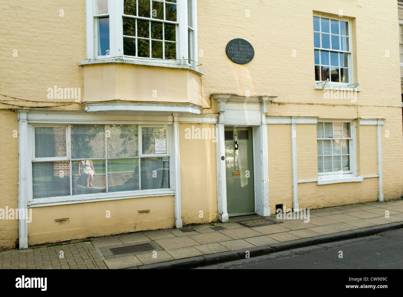 Jane Austen lebte und starb hier in diesem Haus am 18. Juli 1817. College Street Winchester Hampshire. 2012 GROSSBRITANNIEN HOMER SYKES IN DEN 2010ER JAHREN Stockfoto