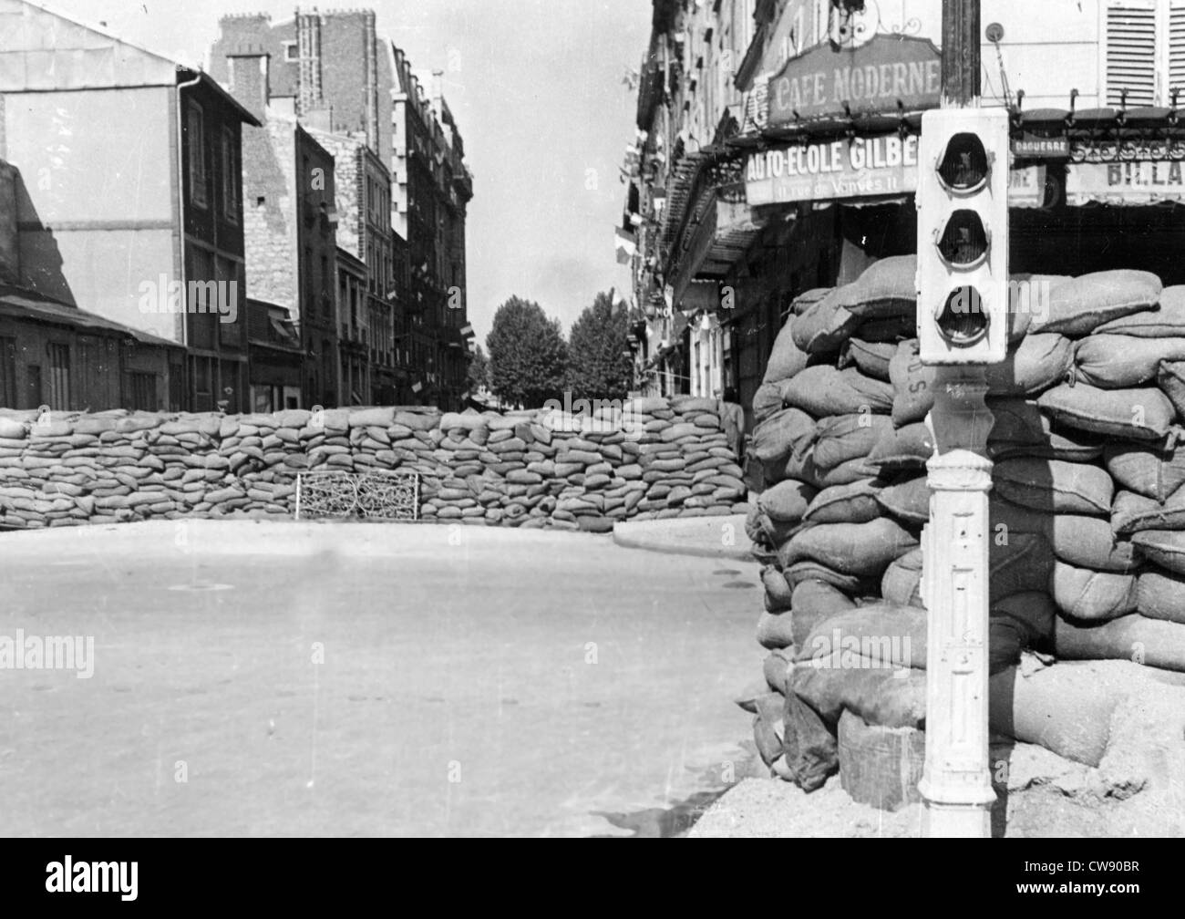 Barrikaden auf Rue de Cassini Paris während der Befreiung (August 1944) Stockfoto