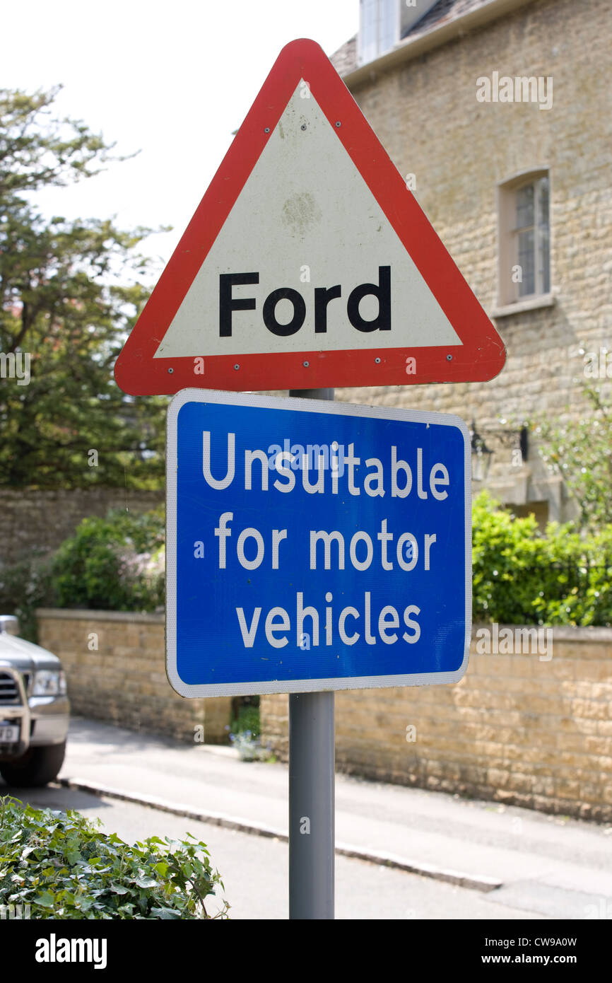 Traffic-Zeichen: Ford Stockfoto