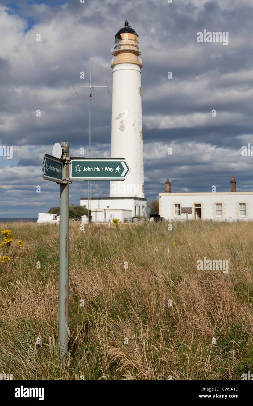 Wegweiser für John Muir übrigens an der Scheune Ness Leuchtturm, in der Nähe von Dunbar, Lothian, Schottland Stockfoto
