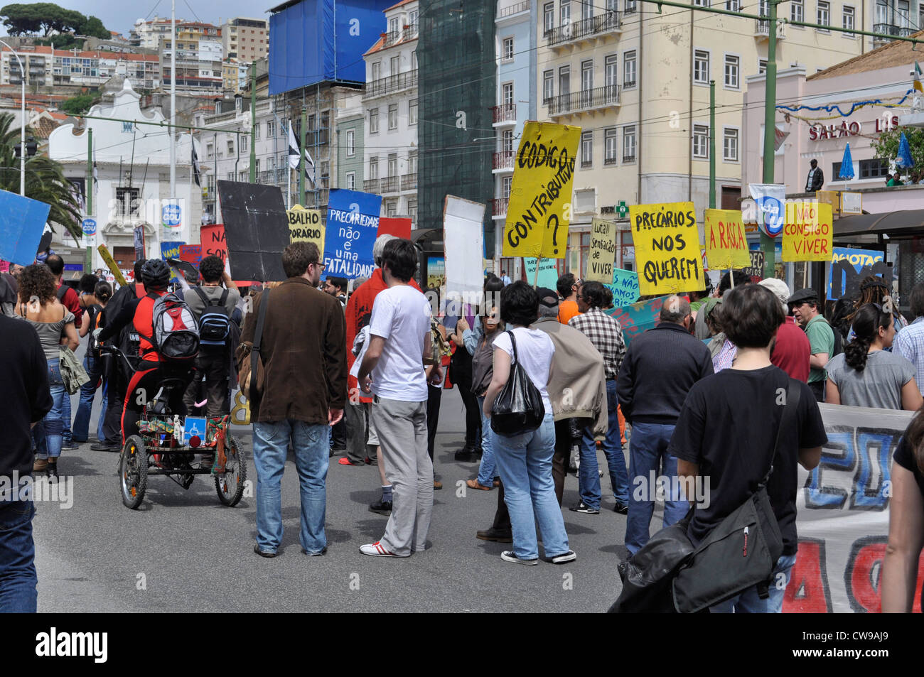 1.Mai - Workers' Day Demonstration in Lissabon, Portugal. Vor dem Marsch. Stockfoto