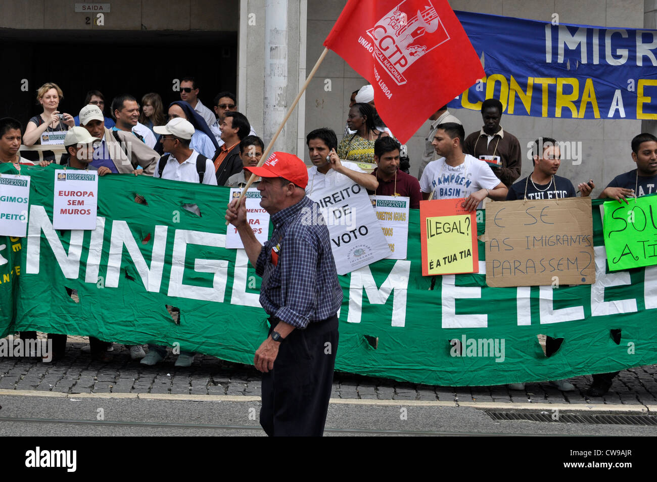 1.Mai - Workers' Day Demonstration in Lissabon, Portugal. Zuwanderer gegen die Sklaverei. Stockfoto