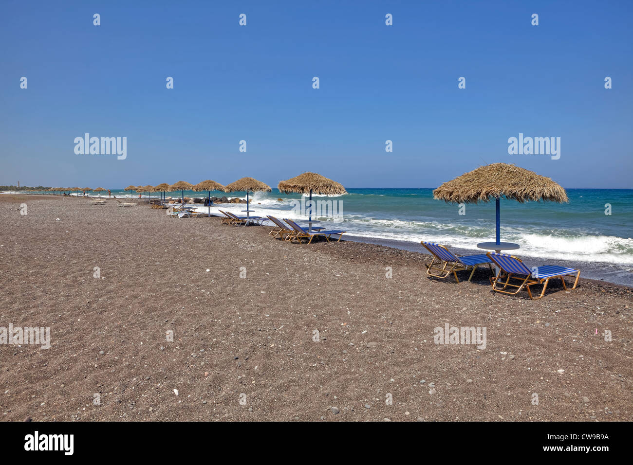 Kamari Strand Kamari, Santorini, Griechenland - leer in Zeiten der Wirtschaftskrise Stockfoto