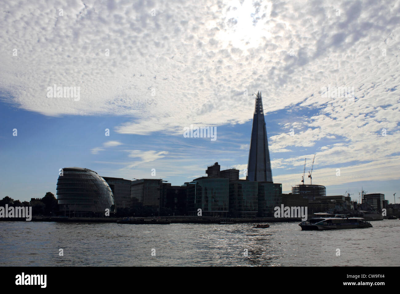 Silhouette der Shard über die Themse, London England UK Stockfoto