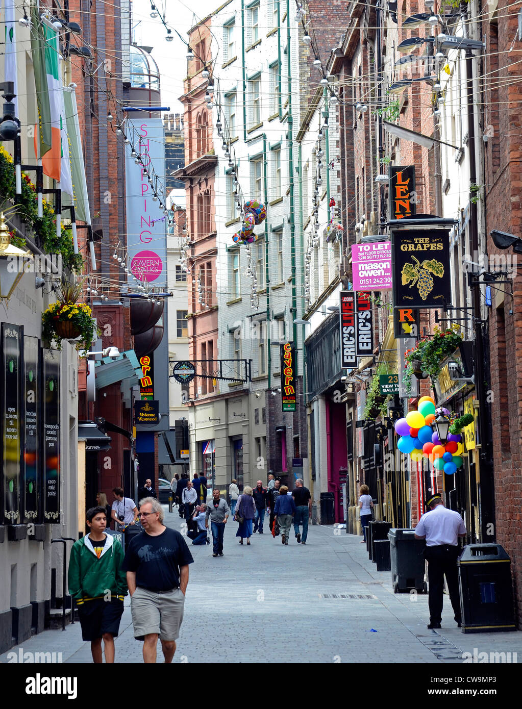 Touristen in der Mathew Street, Liverpool, England, UK Stockfoto