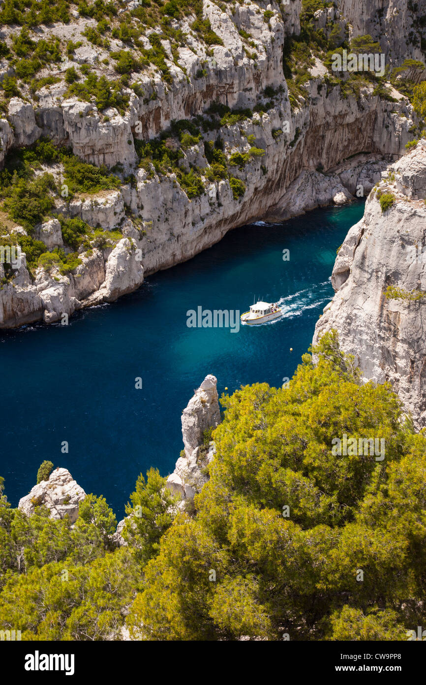 Ausflugsboot in die Calanques bei Cassis, Bouches-du-Rhône, Cote d ' Azur, Provence Frankreich Stockfoto