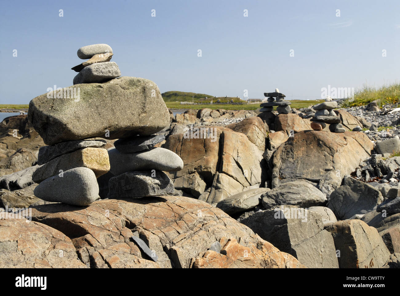 Inukshuk Stein Skulpturen am Strand von l ' Anse Aux Meadows, Neufundland Stockfoto