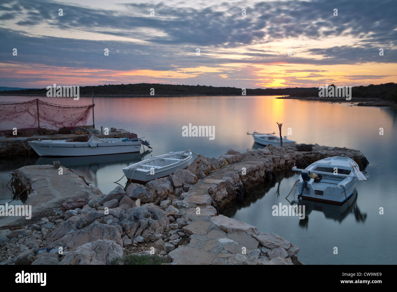 Sonnenuntergang über Prtljug, Insel Ugljan, Dalmatien, Kroatien Stockfoto