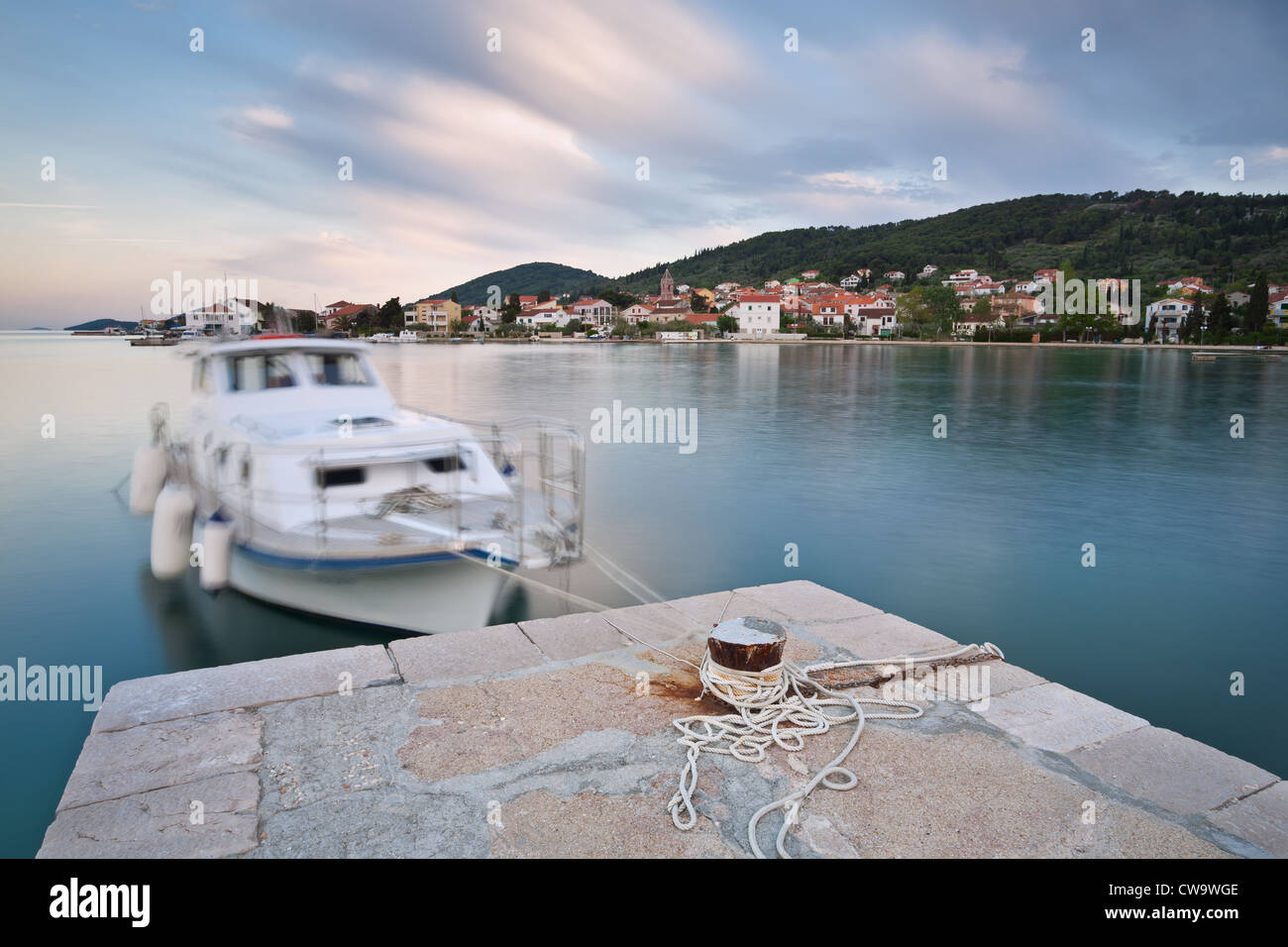 Twillight über Preko, Insel Ugljan, Dalmatien, Kroatien Stockfoto