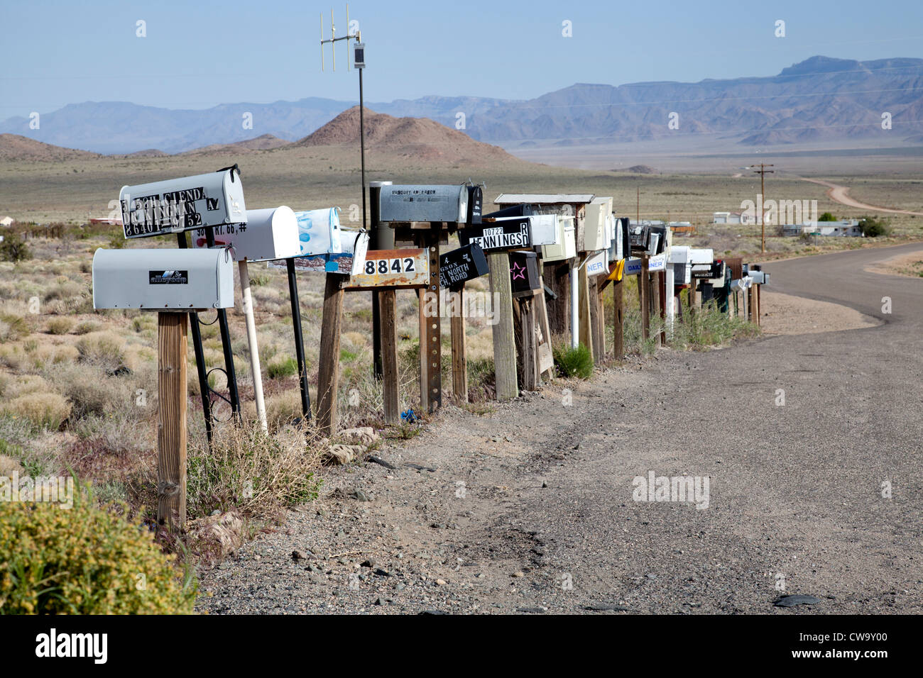 Postfächer zu sitzen, an der Ecke der Route 66 und Antares Straße westlich von der Stadt Hackberry in Arizona Stockfoto