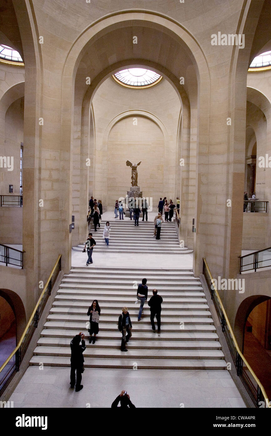 Paris-Treppe im Louvre Stockfoto