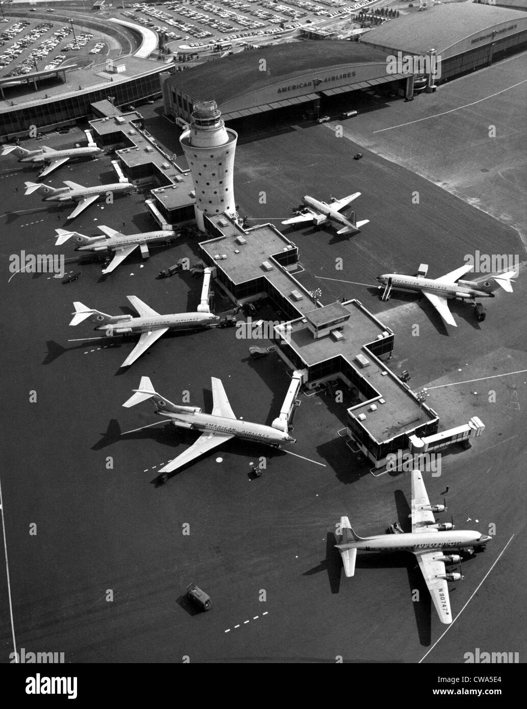 Sechs 727 American Airlines Boeing Astrojets am Flughafen LaGuardia, New York, 1965... Höflichkeit: CSU Archive / Everett Collection Stockfoto