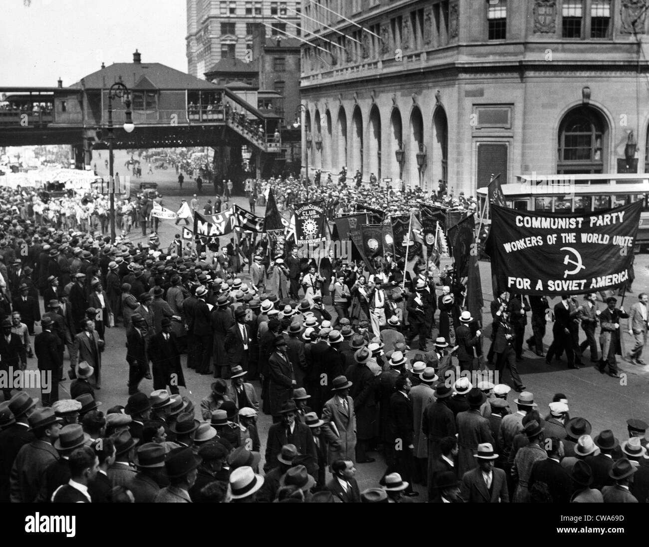 Kommunisten May Day Parade in New York City, 1934. Höflichkeit: CSU Archive/Everett Collection Stockfoto