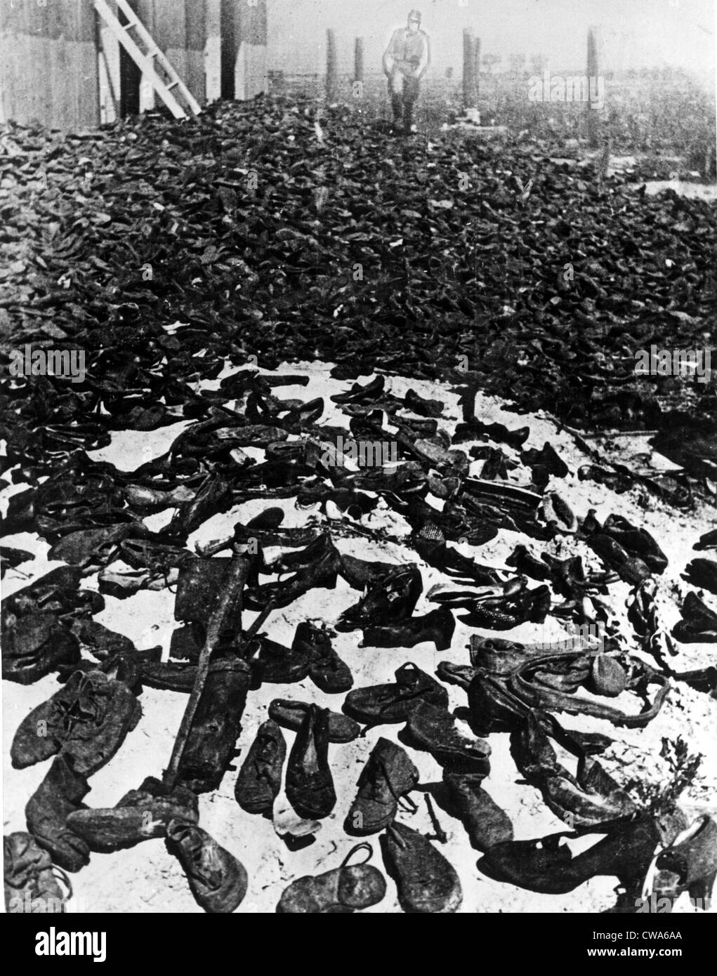 LUBLIN, Polen - Schuhe getragen von den Millionen von Männern, Frauen und Kinder, die durch die Gatess des Lagers Vernichtung marschiert. Stockfoto