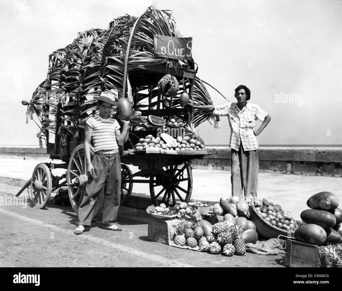 Havanna: Kubanische Frucht Hausierer in Havanna, Kuba.    30. März 1949... Höflichkeit: CSU Archive / Everett Collection Stockfoto