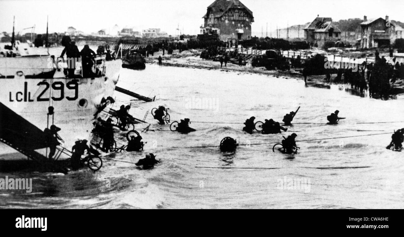 D-Day, alliierte Truppen dringen in Normandie, Frankreich, 1944. Höflichkeit: CSU Archive / Everett Collection Stockfoto