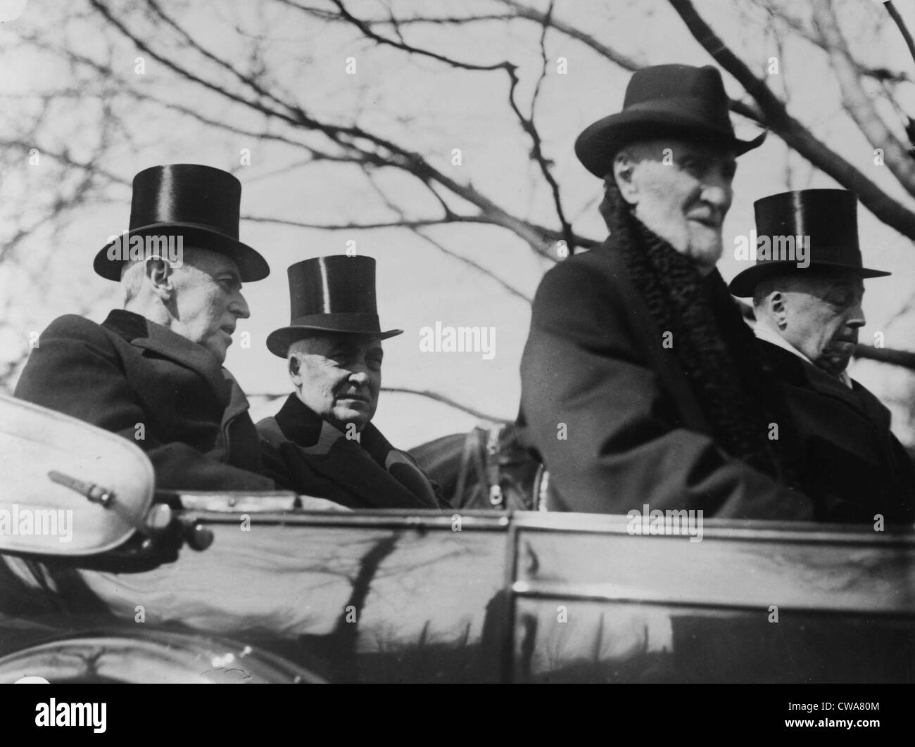 Incoming Präsident Warren G. Harding (1865-1923) fahren im offenen Cabrio nach seiner Amtseinführung mit Präsidenten Woodrow Stockfoto