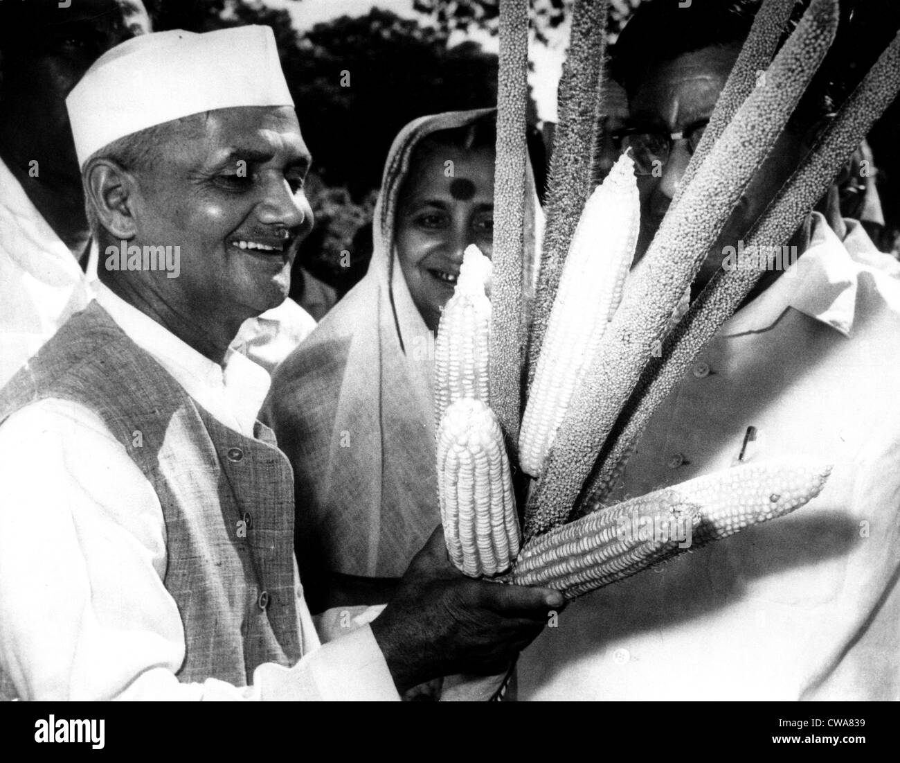 Indischer Premierminister Lal Bahadur Shastri, Essen Minister C. Subramaniam, 1965. Höflichkeit: CSU Archive / Everett Collection Stockfoto