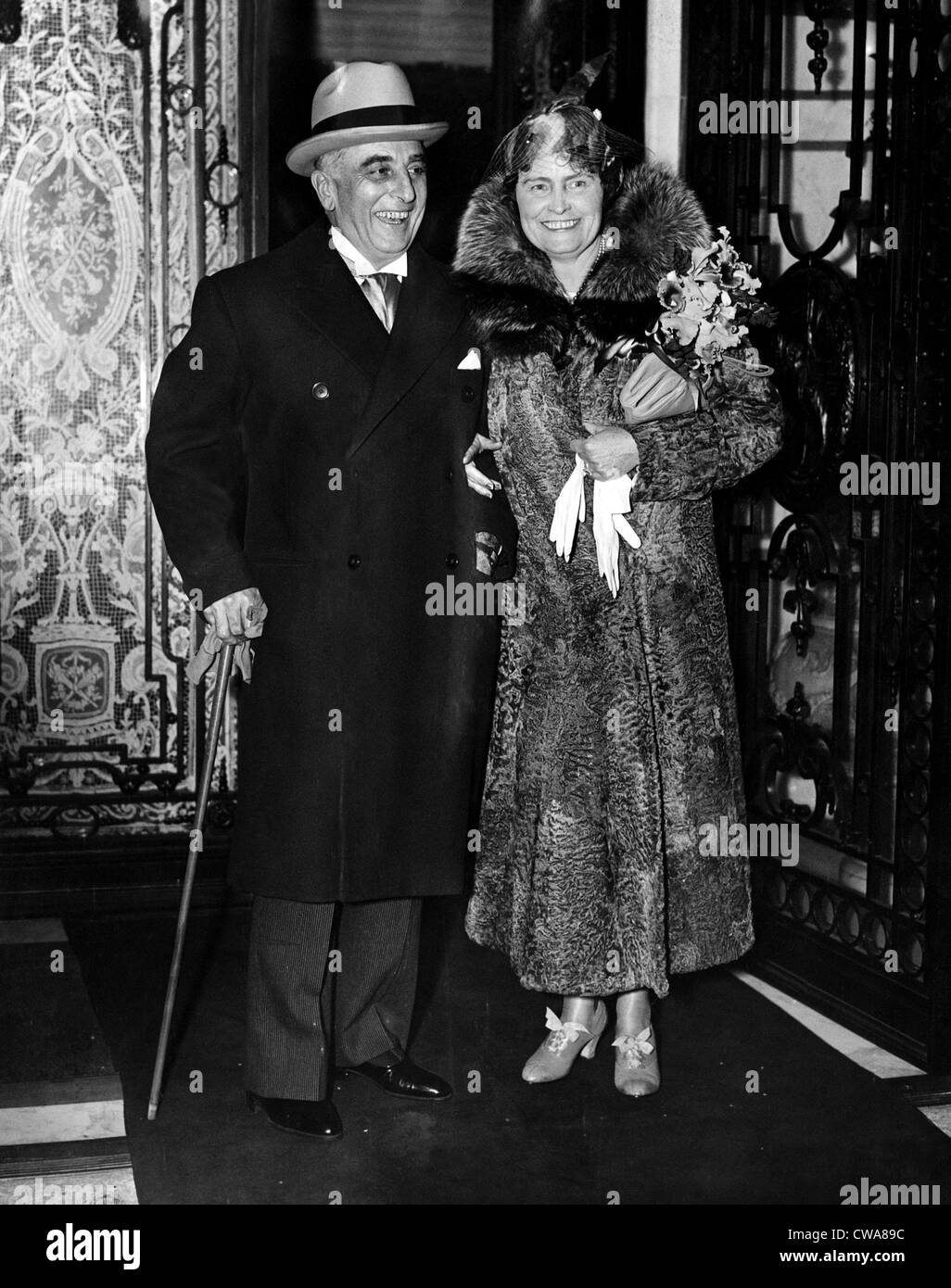 Joseph E. Davies und Marjorie Merriweather Post nach ihrer Hochzeit, 1935. Höflichkeit: CSU Archive/Everett Collection Stockfoto