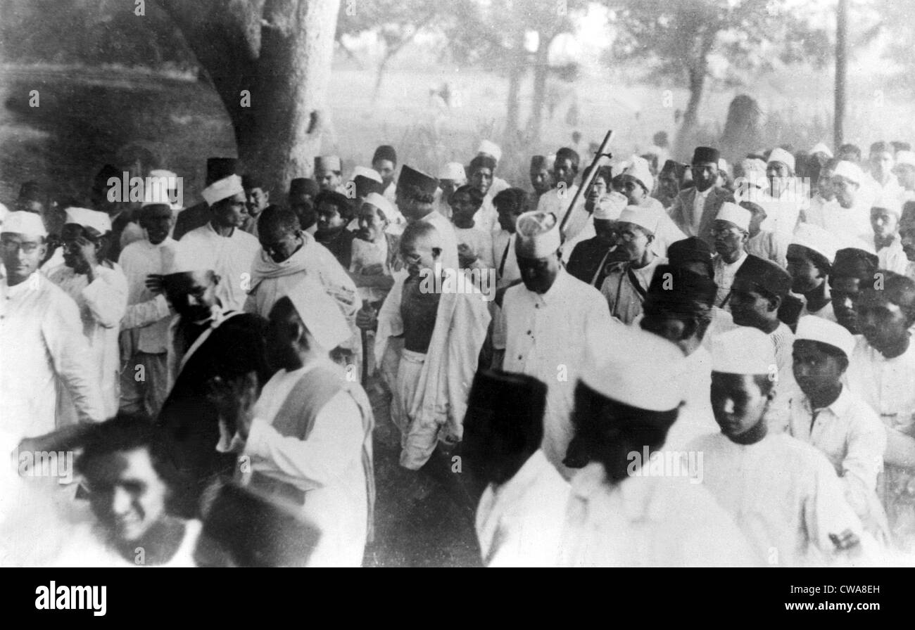 GANDHI beginnt seine Kampagne gegen ENGLAND Mahatma Gandhi, der große revolutionäre Führer von Indien und seine gewählten Band des Stockfoto