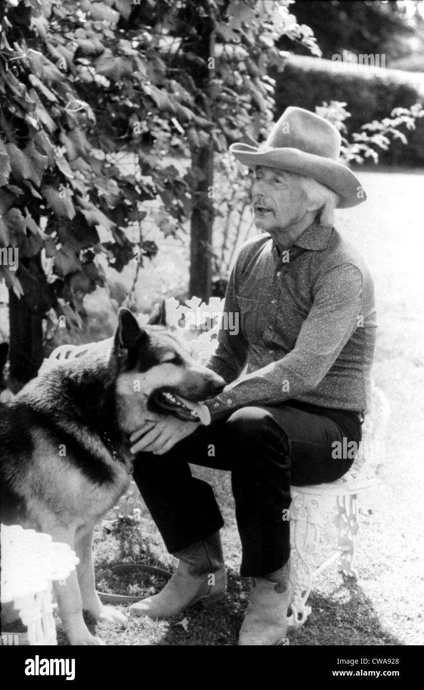 Oleg Cassini, 1981. Höflichkeit: CSU Archive / Everett Collection Stockfoto