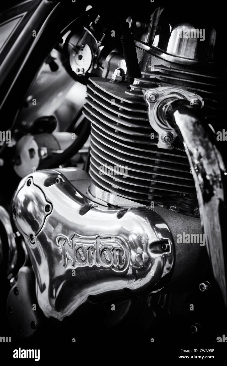 Norton Commando 961 Motorradmotor. Klassische britische Motorrad. Monochrom Stockfoto