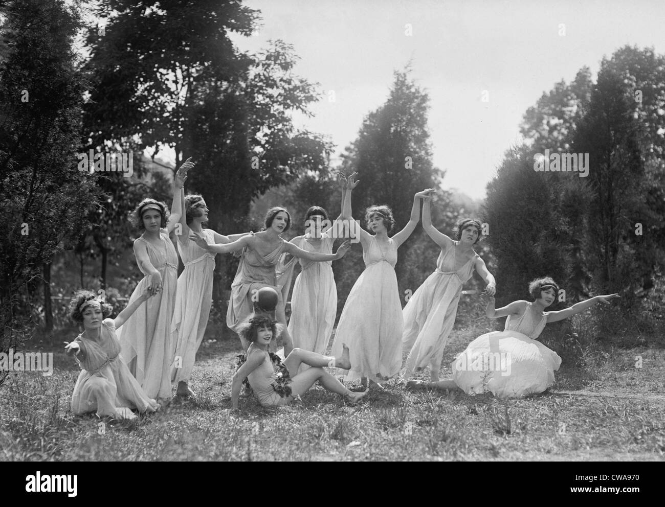 Tänzer der National American Ballet Pose im Freien für Washington, D.C. Pressefotografen im Jahre 1924. Stockfoto