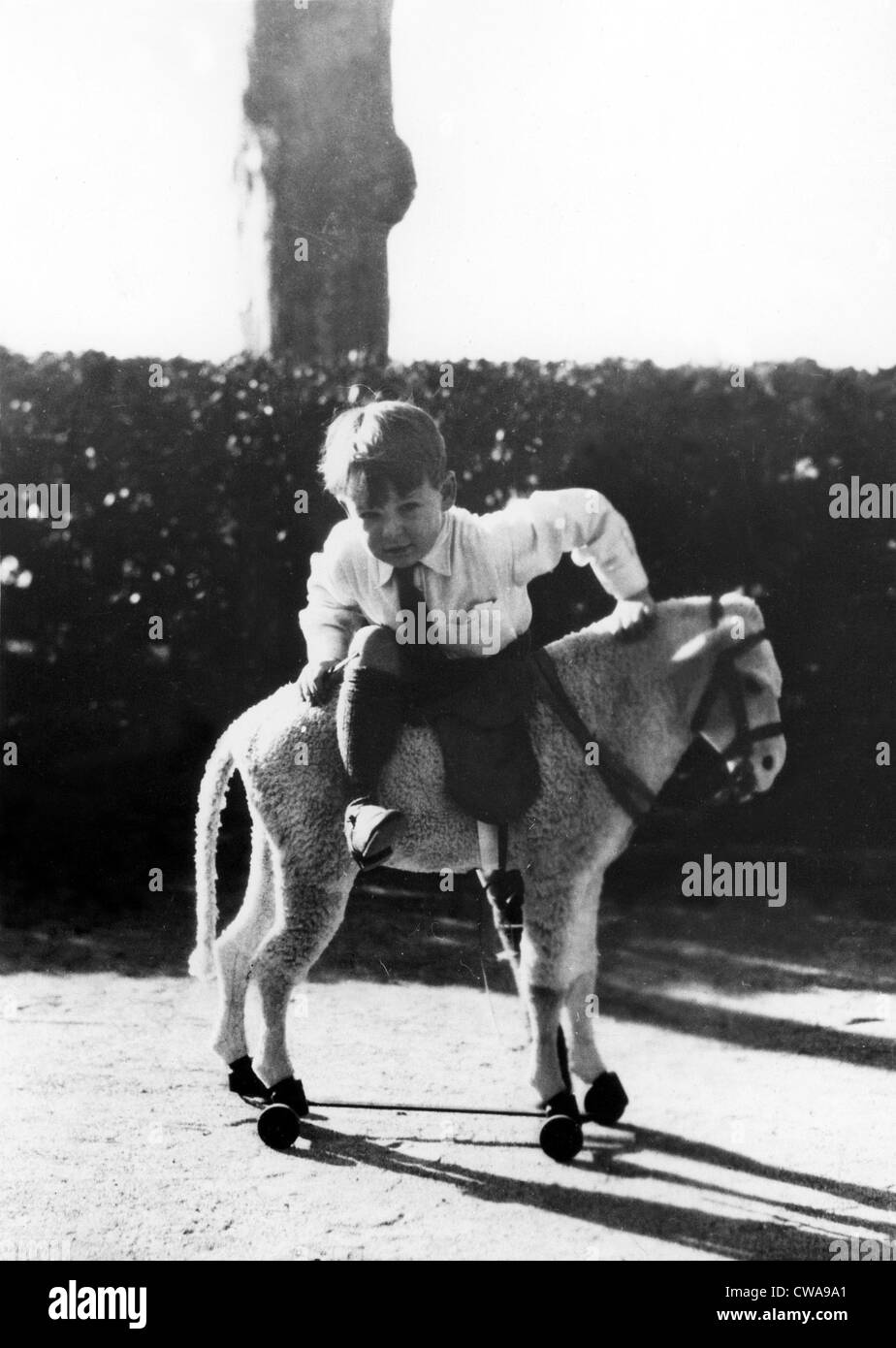 Fürst Rainier als kleiner Junge in Monaco... Höflichkeit: CSU Archive / Everett Collection Stockfoto