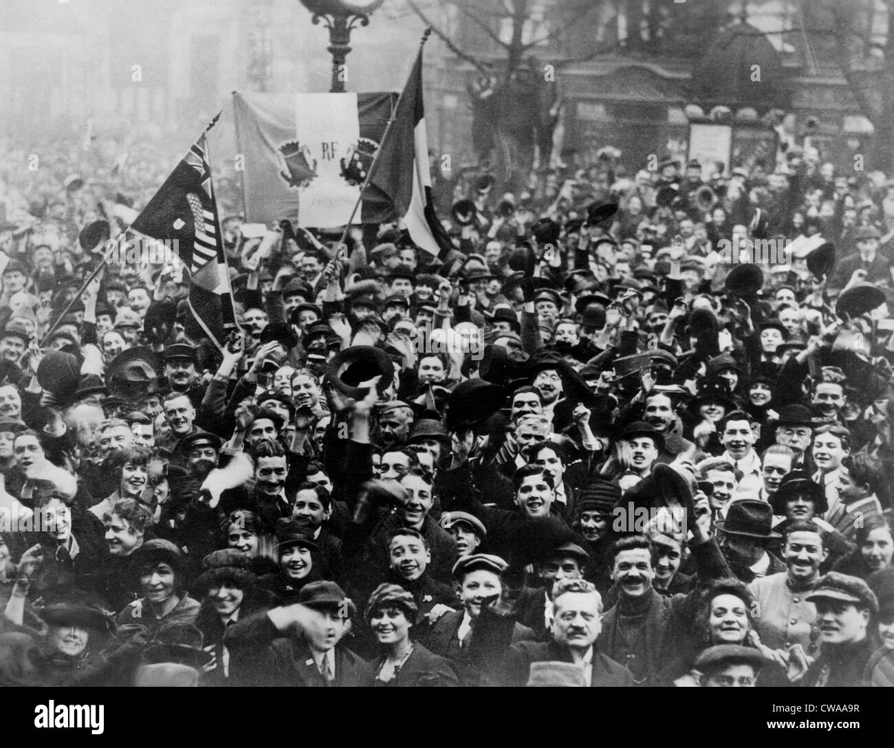 Paris feiert das Ende des ersten Weltkrieges, Frankreich, ca. 1918. Höflichkeit: CSU Archive/Everett Collection Stockfoto