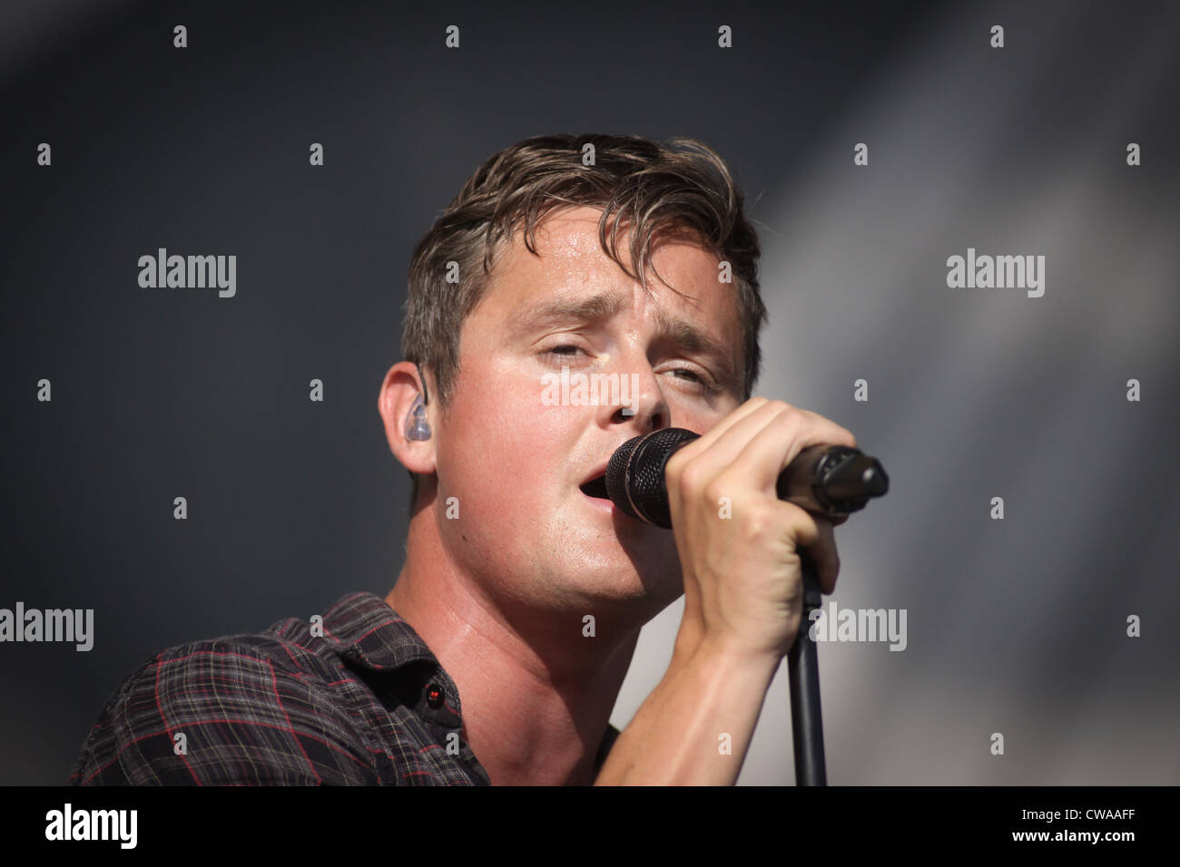 Tom Chaplin von Keane, die live auf der Bühne beim V Festival in Hylands Park, Chelmsford, Essex Stockfoto