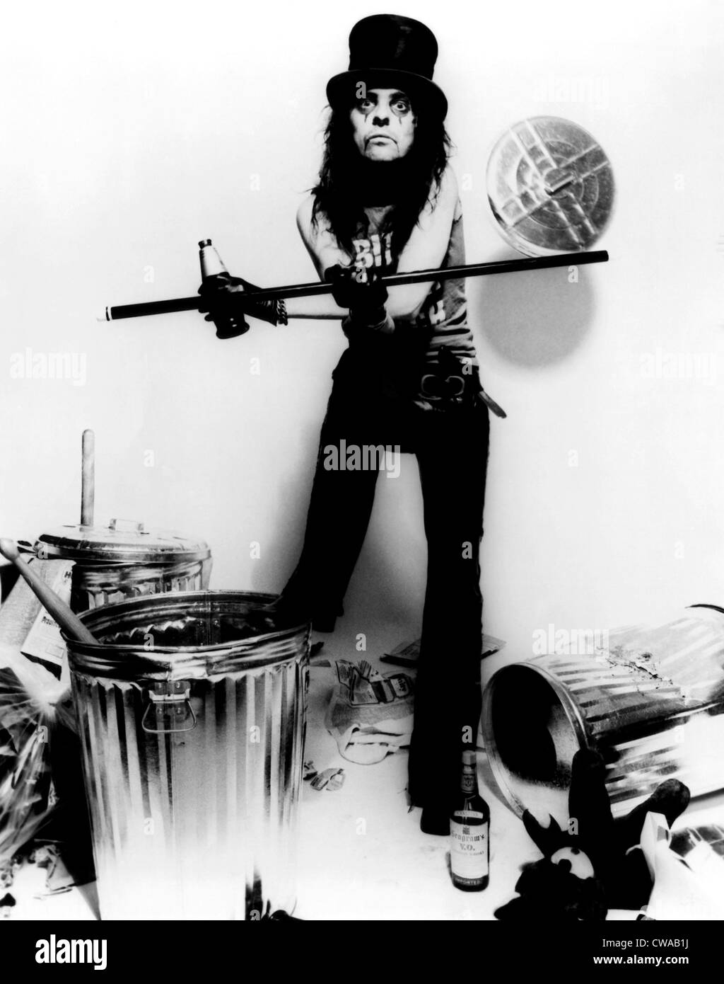 Alice Cooper, 1975. Höflichkeit: CSU Archive/Everett Collection Stockfoto