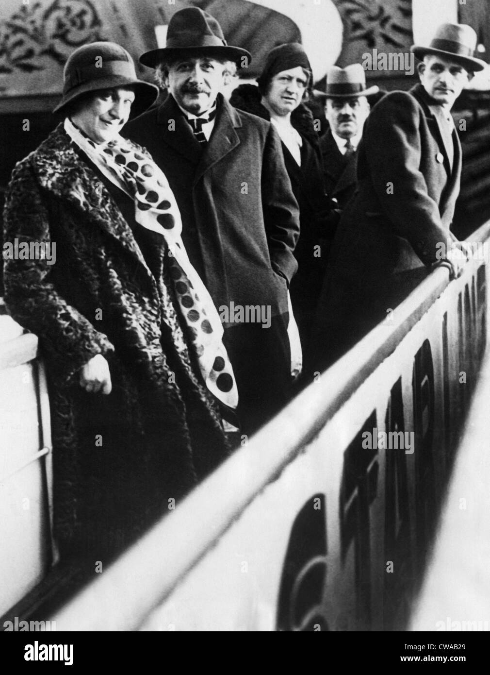 Elsa Einstein und Albert Einstein an Bord der S.S. Bolgenland, in die Vereinigten Staaten zu segeln. Antwerpen, Belgien. Dezember Stockfoto