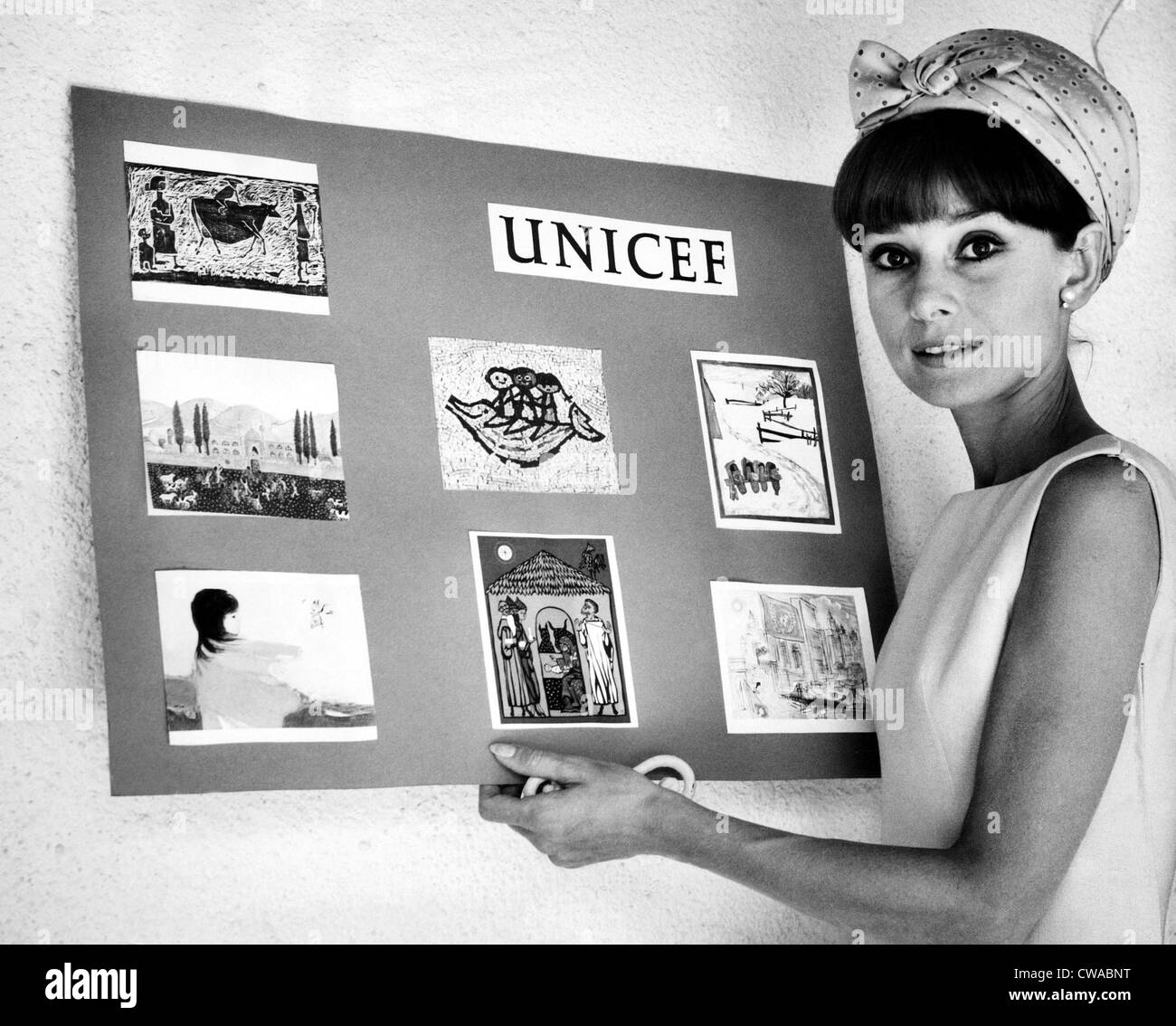 Audrey Hepburn offiziell Gesundheitsministeriums der 15. Jahrestag UNICEF-Grußkarte Kampagne in Madrid Spanien. 15. August 1964. Höflichkeit Stockfoto