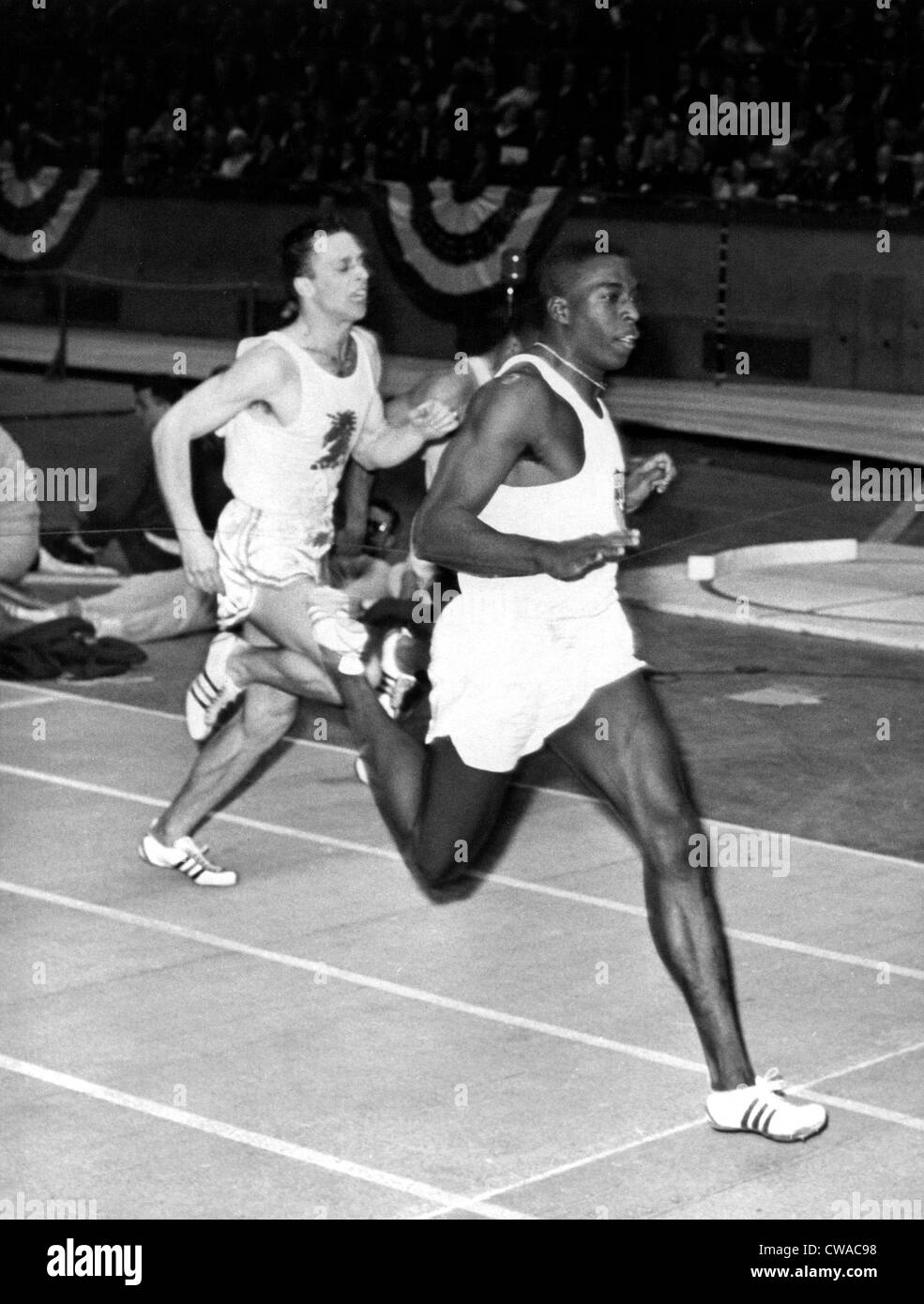Bob Hayes, gewinnen die 60-Yard-Sprint im 96. Annual New York Athletic Club Track Meet, New York, NY, 13.02.64. Höflichkeit: CSU Stockfoto