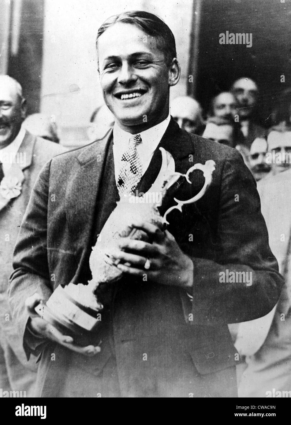 Bobby Jones mit seiner Championshuip-Cup nach dem Gewinn der British Open, St. Andrew es, Schottland, Juli 1927. Höflichkeit: CSU Stockfoto
